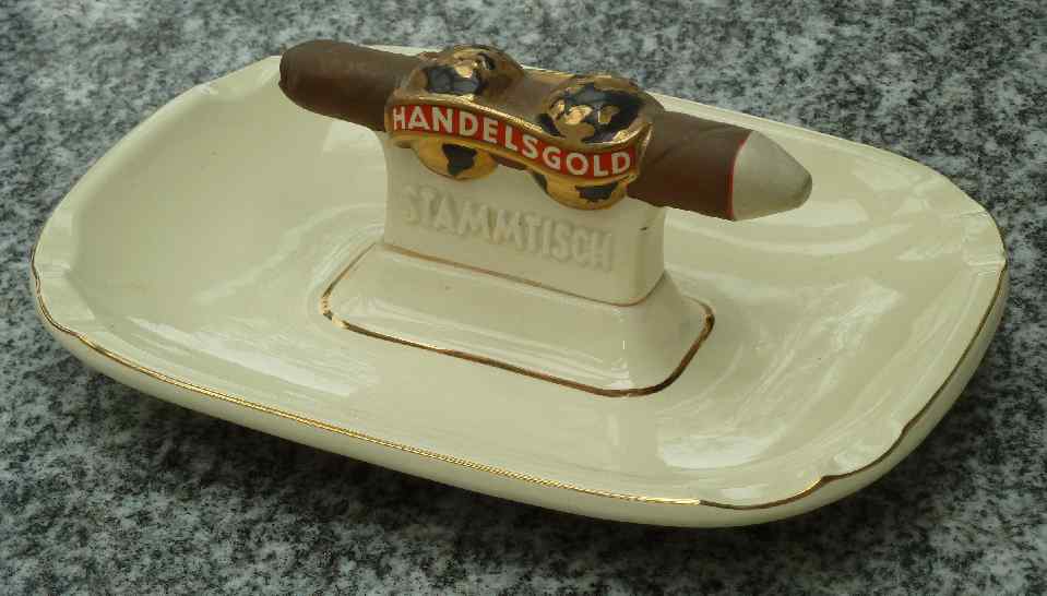 Aschenbecher einer alten Zigarrenmarke